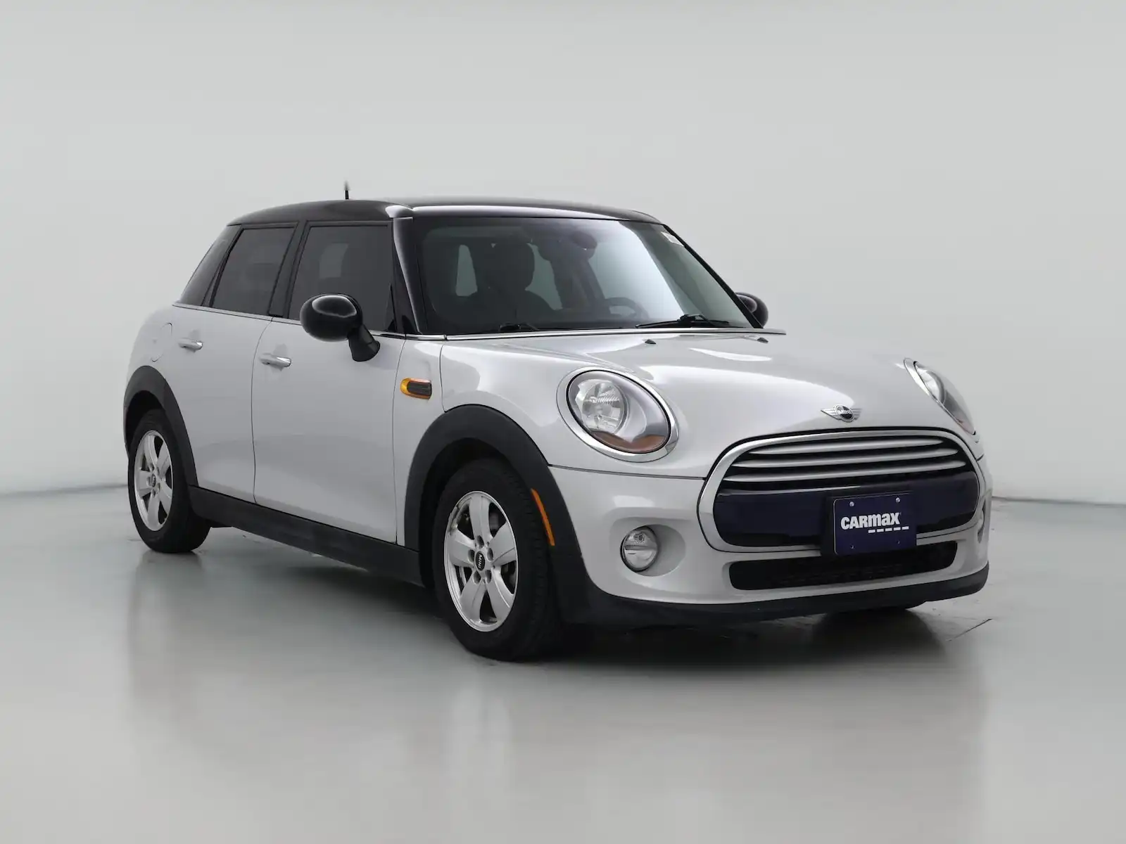 2015 MINI Cooper 4 Door's photo