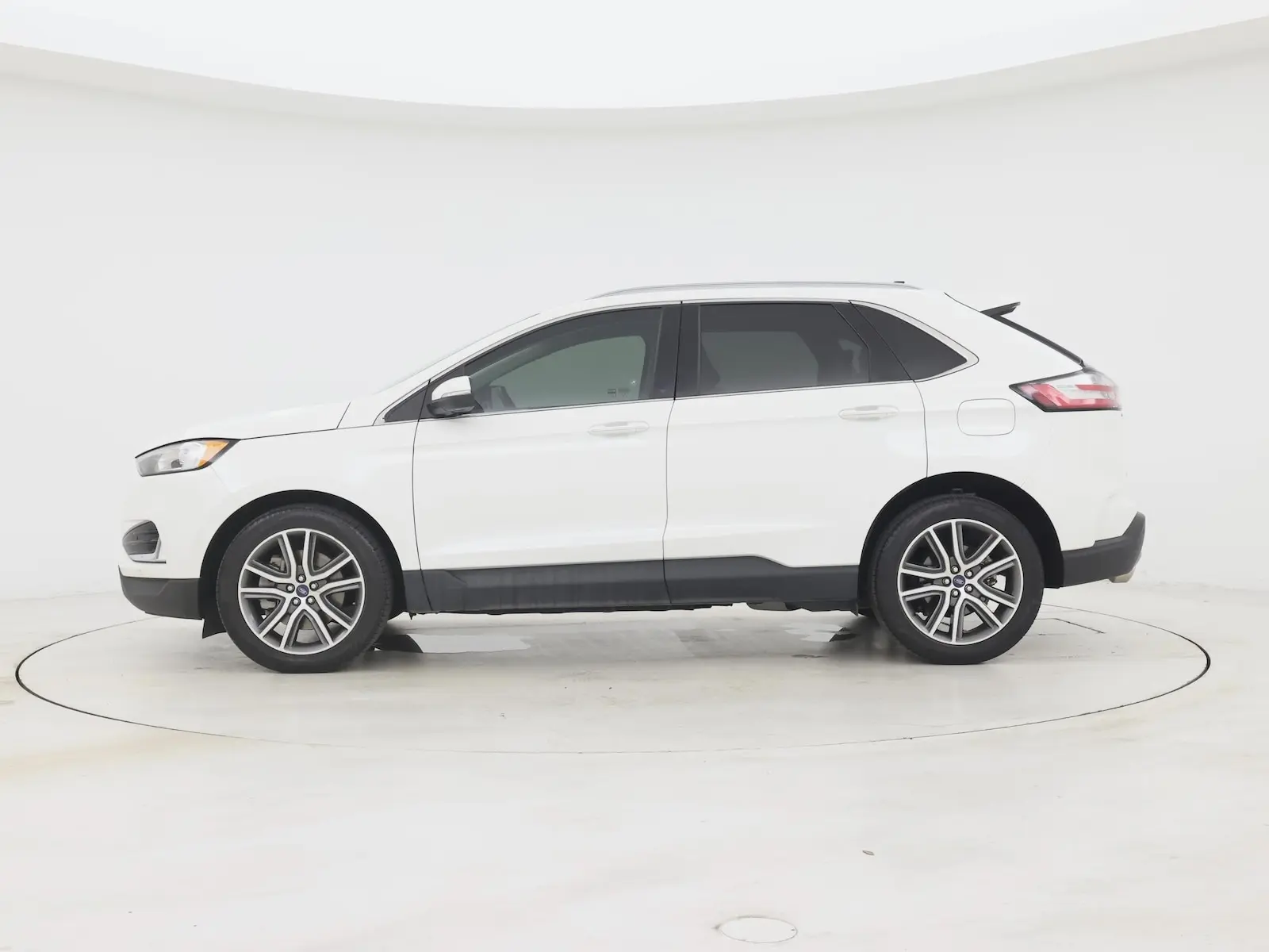 2021 Ford Edge Titanium photo 4