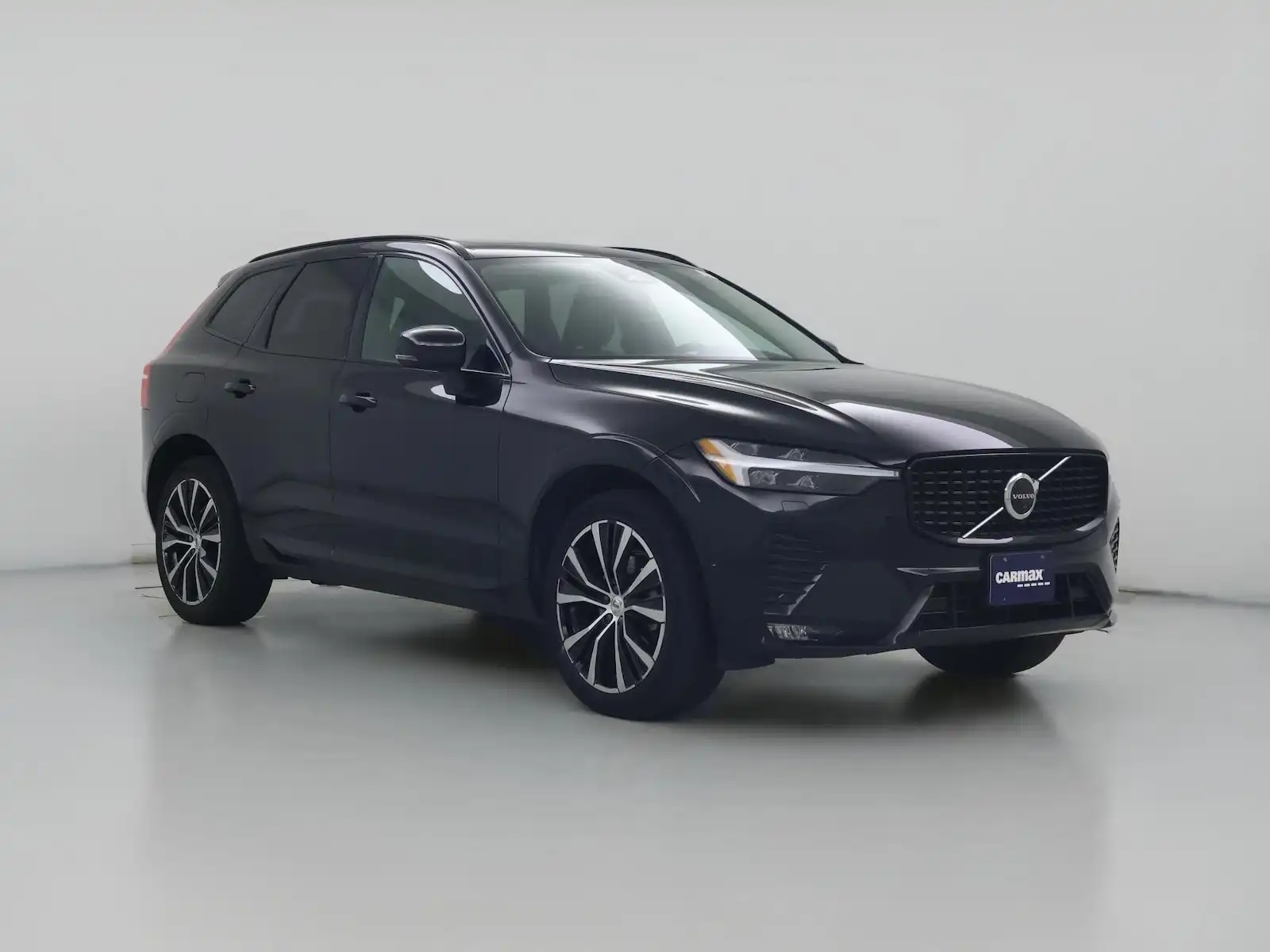 2023 Volvo XC60 B5 Plus Dark Theme AWD's photo