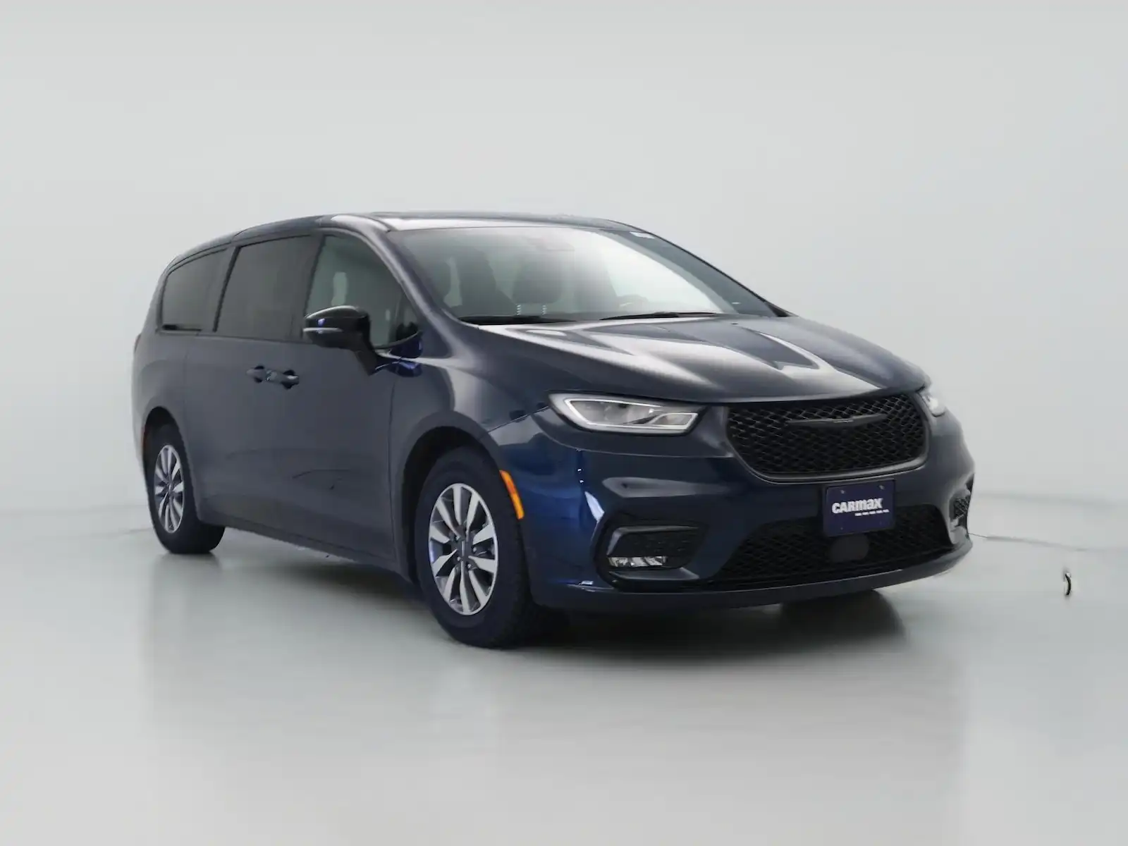 2023 Chrysler Pacifica Hybrid Limited's photo
