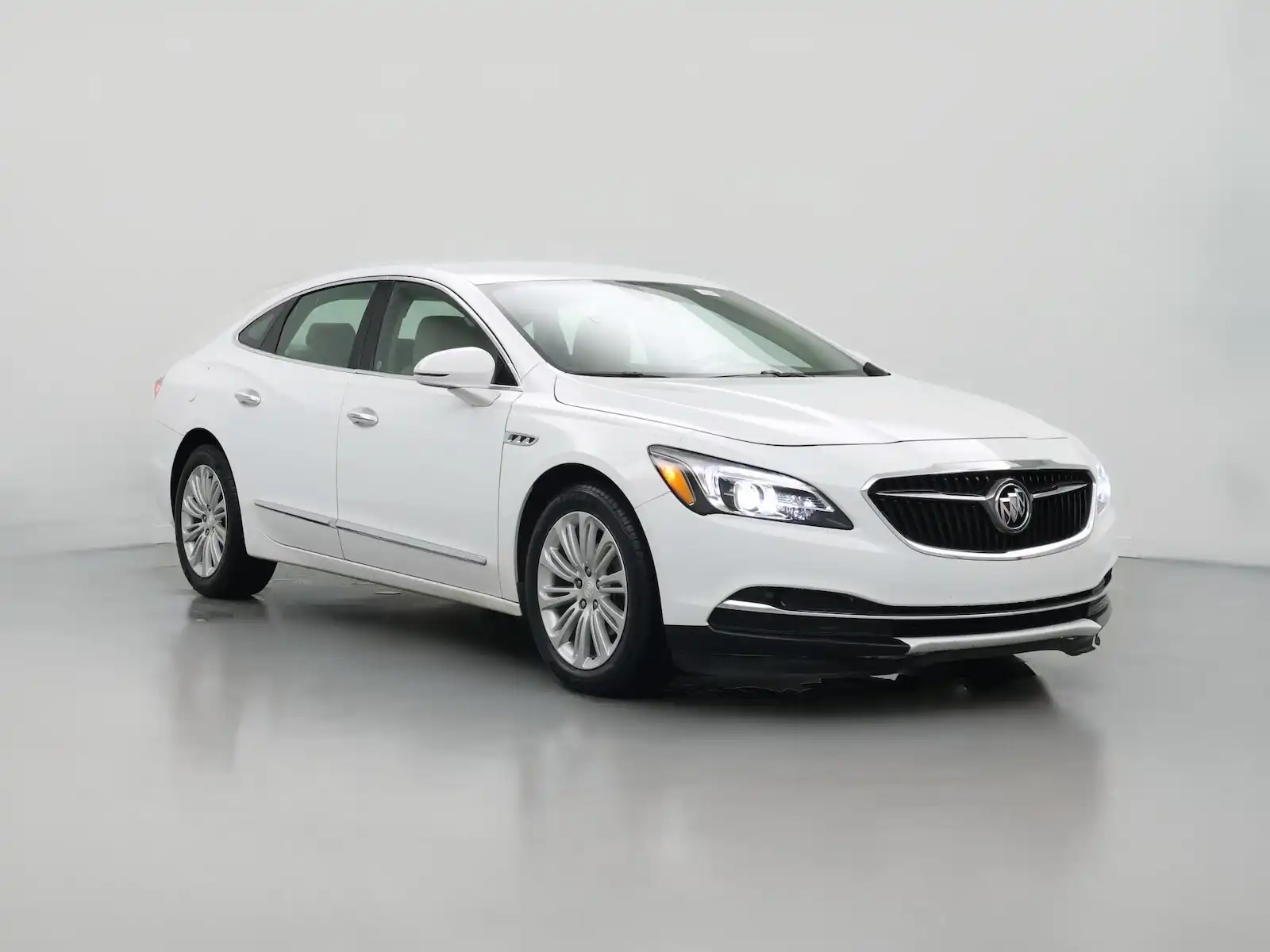 2019 Buick LaCrosse Preferred's photo