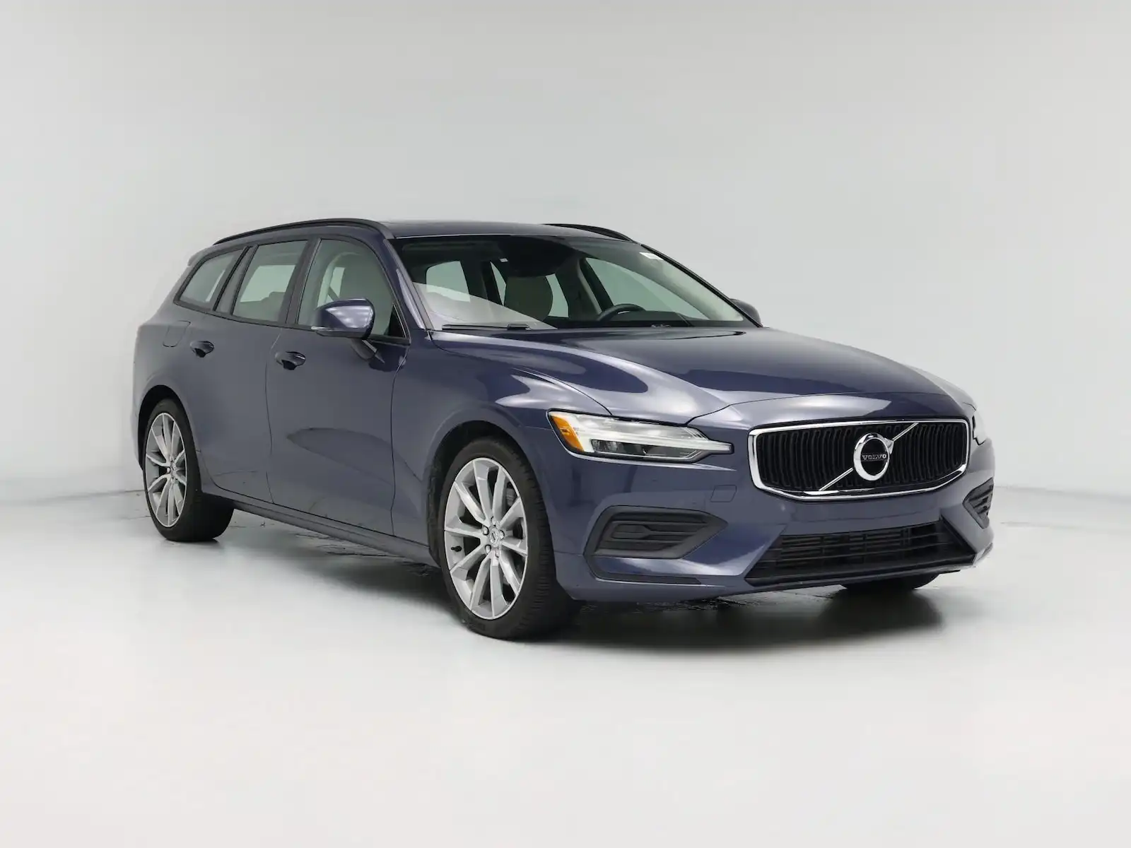2020 Volvo V60 T5 Momentum's photo