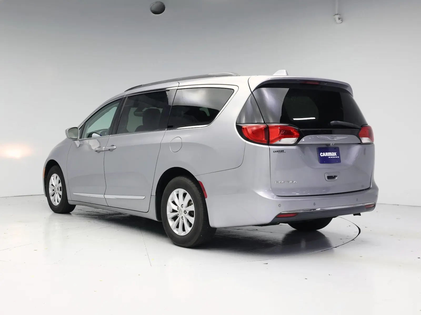 2017 Chrysler Pacifica Touring L photo 3