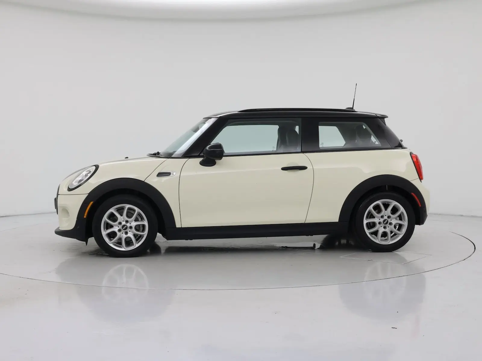 2018 MINI Cooper Base photo 4