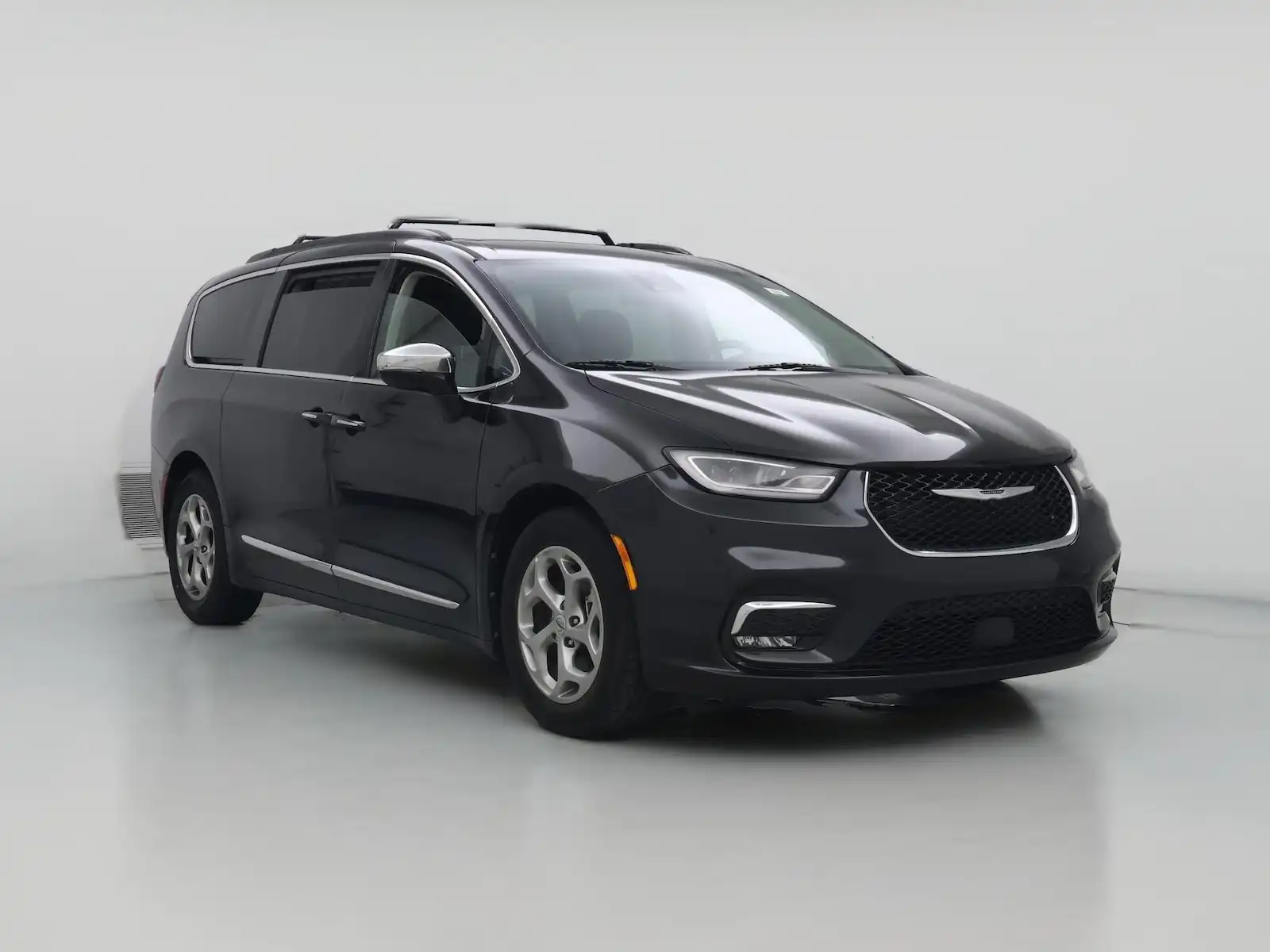 2023 Chrysler Pacifica Limited's photo