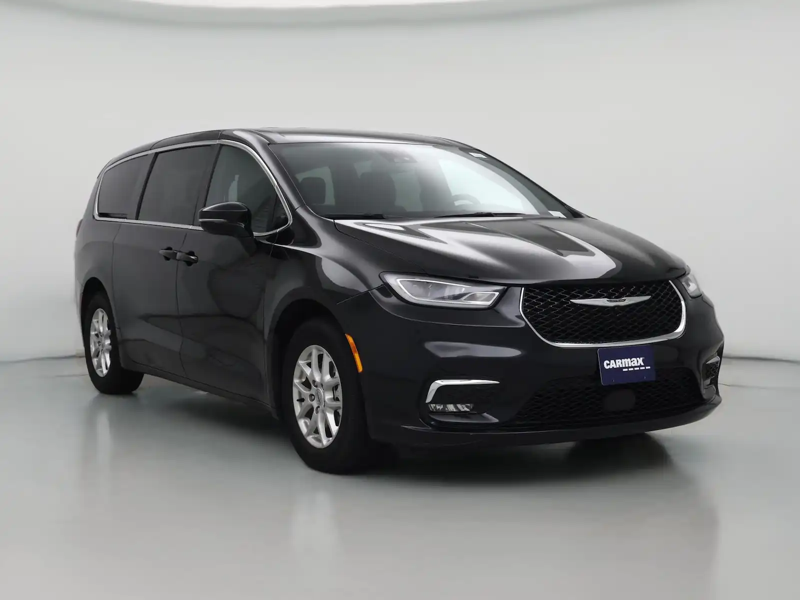 2025 Chrysler Pacifica Select's photo