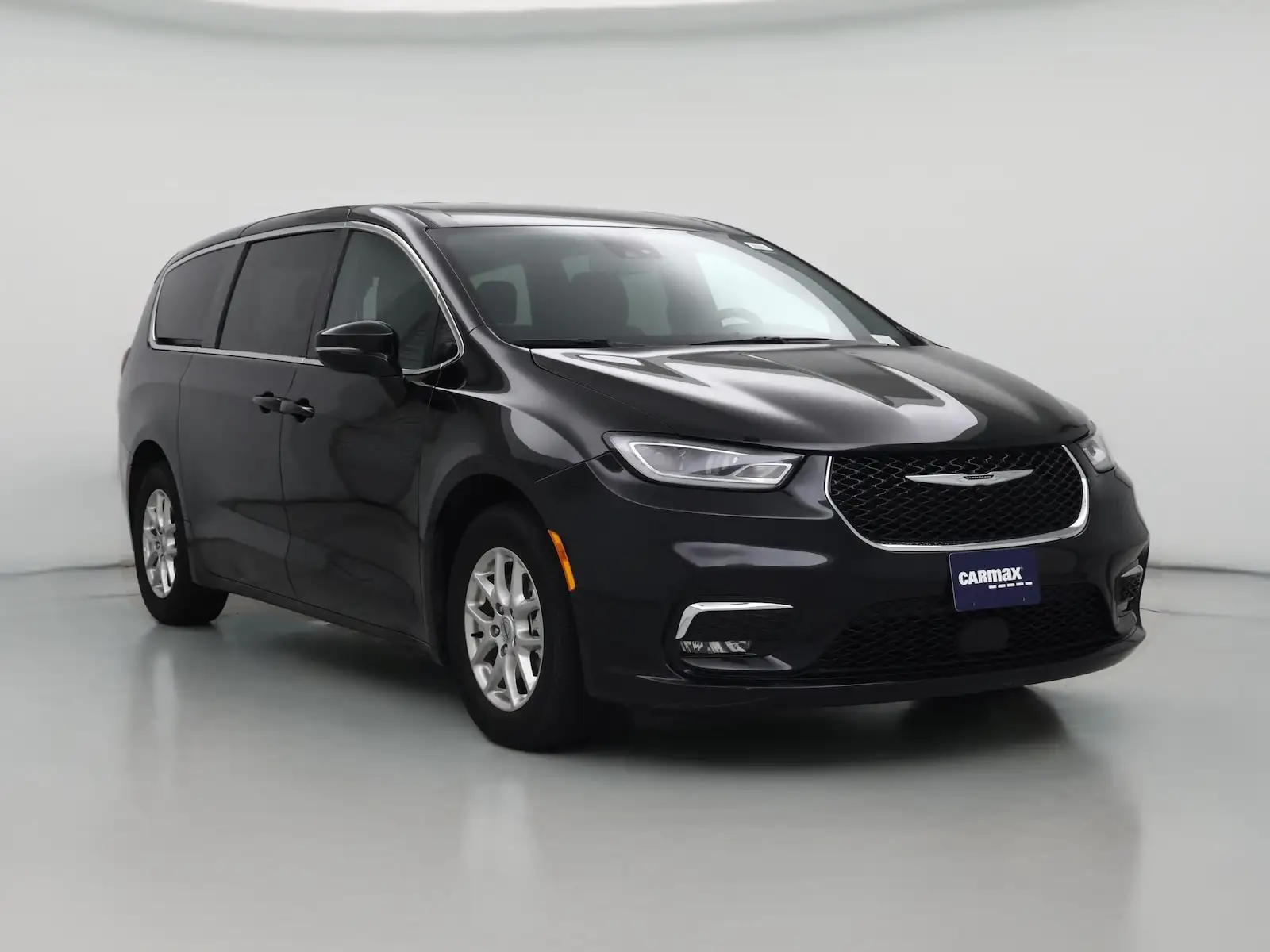 2025 Chrysler Pacifica Select's photo