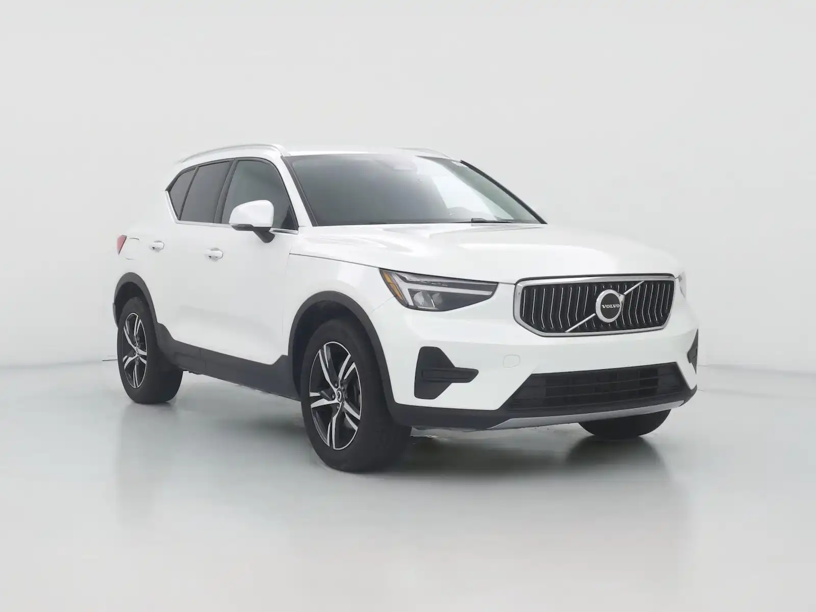 2025 Volvo XC40 B5 Core Bright AWD's photo