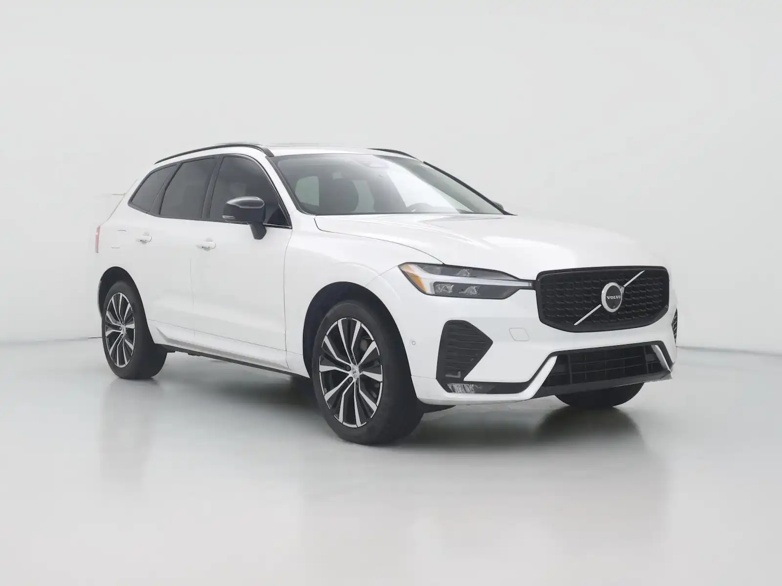 2024 Volvo XC60 B5 Plus Dark Theme AWD's photo