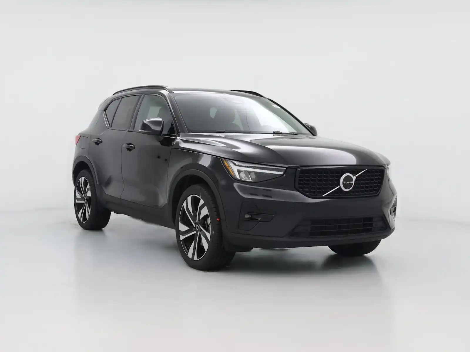 2024 Volvo XC40 B5 Plus Dark AWD's photo