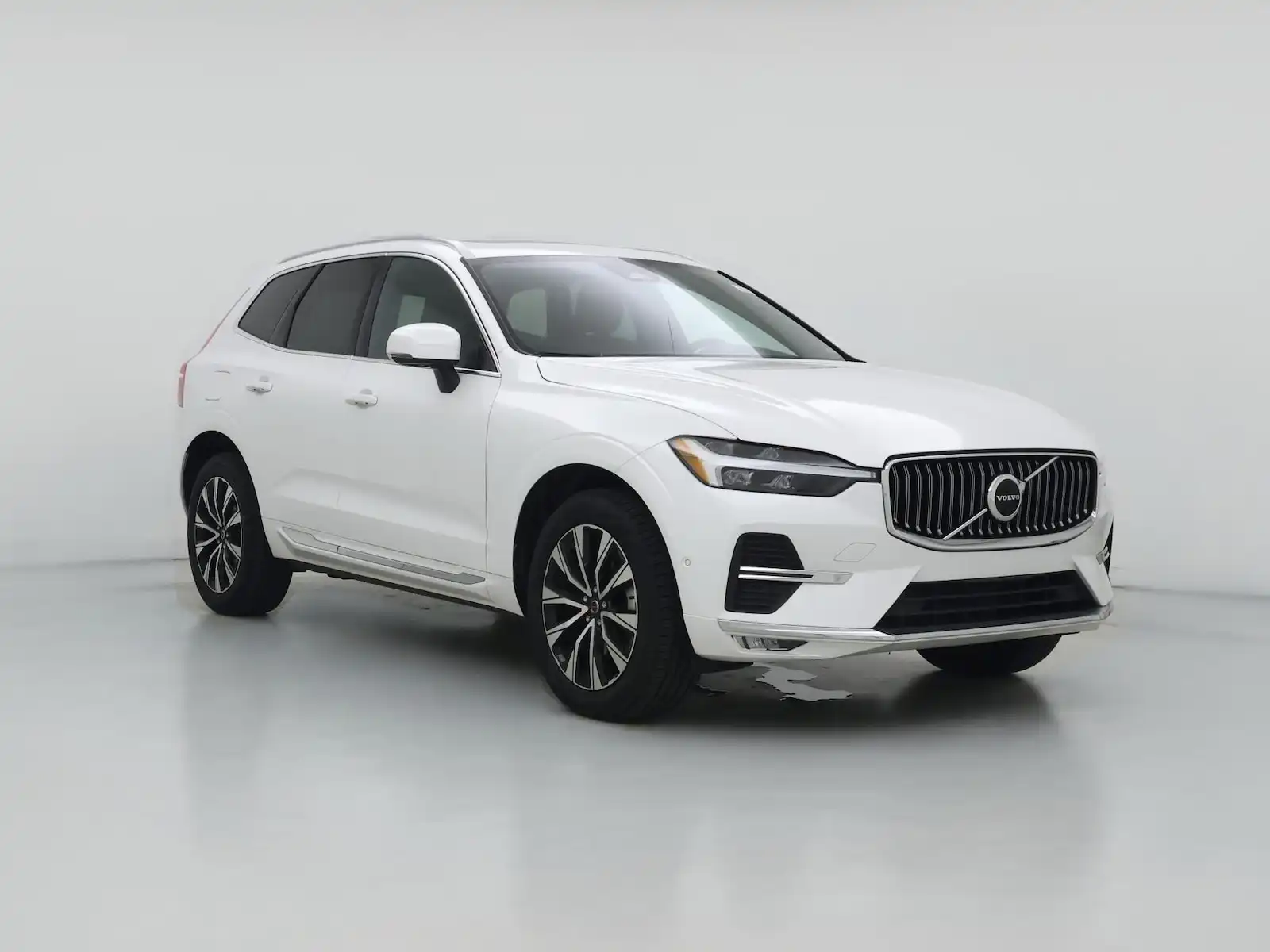 2023 Volvo XC60 B5 Plus Bright Theme FWD's photo