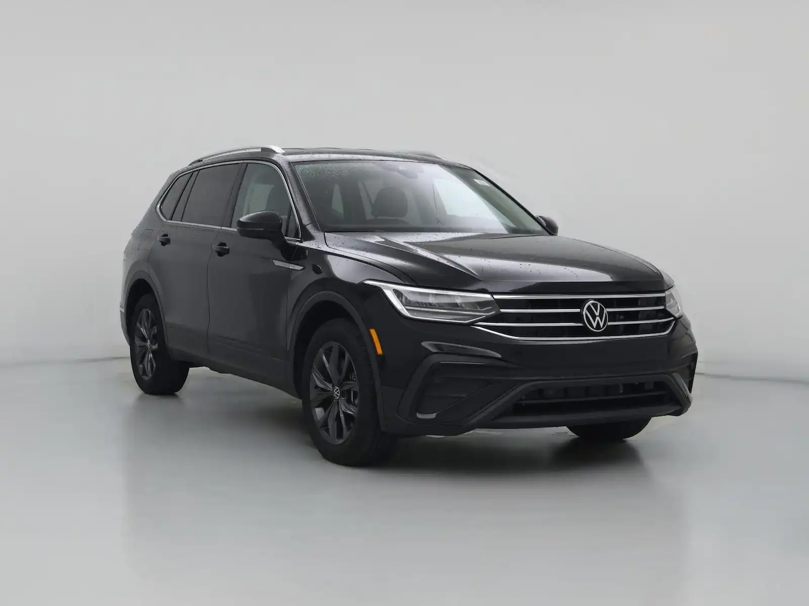 2023 Volkswagen Tiguan 2.0T SE's photo
