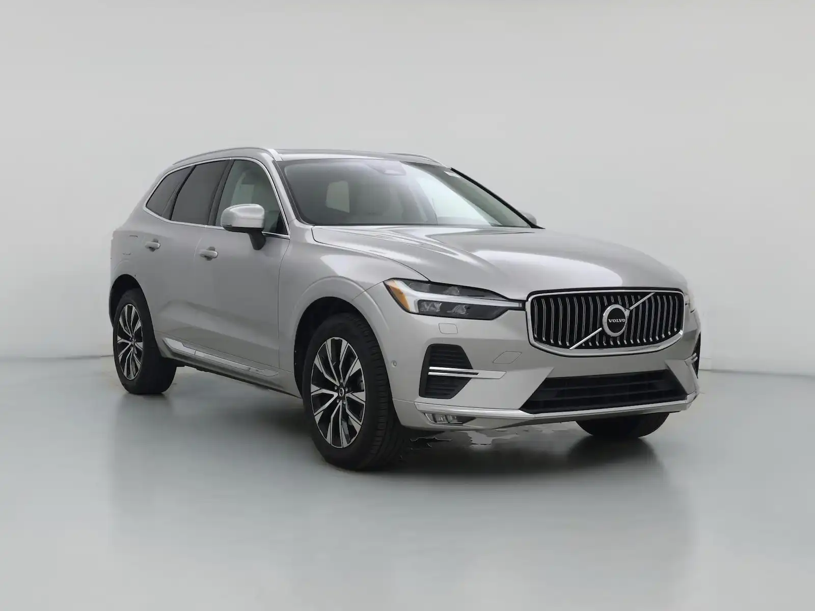 2023 Volvo XC60 B5 Plus Bright Theme FWD's photo