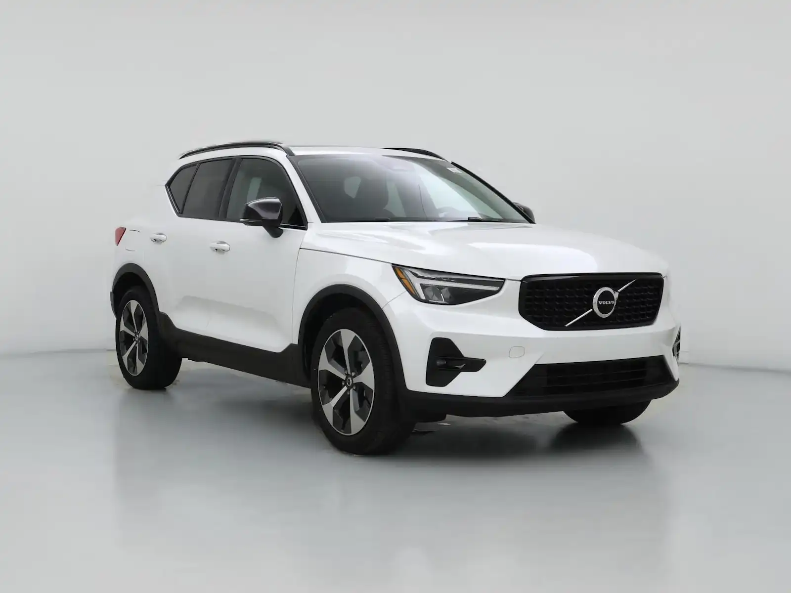 2023 Volvo XC40 B5 Plus Dark AWD's photo