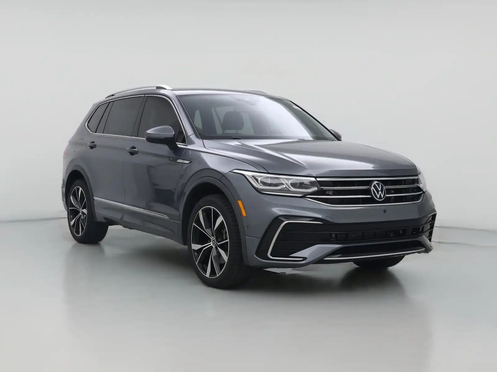 2022 Volkswagen Tiguan 2.0T SEL R-Line 4Motion's photo