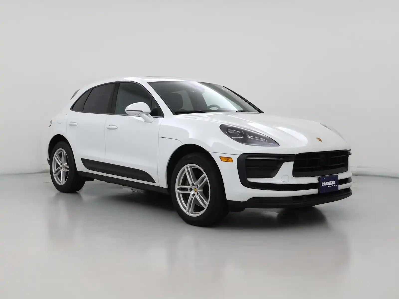 2024 Porsche Macan T's photo