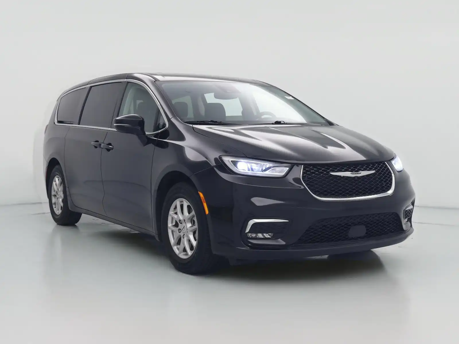 2024 Chrysler Pacifica Touring L's photo