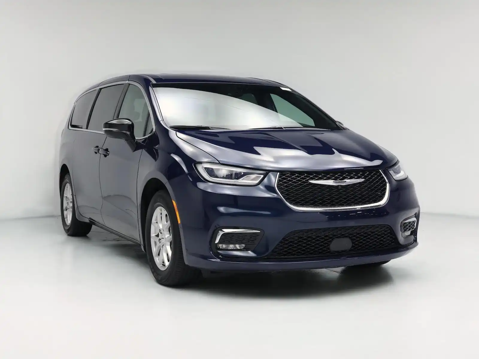 2025 Chrysler Pacifica Select's photo