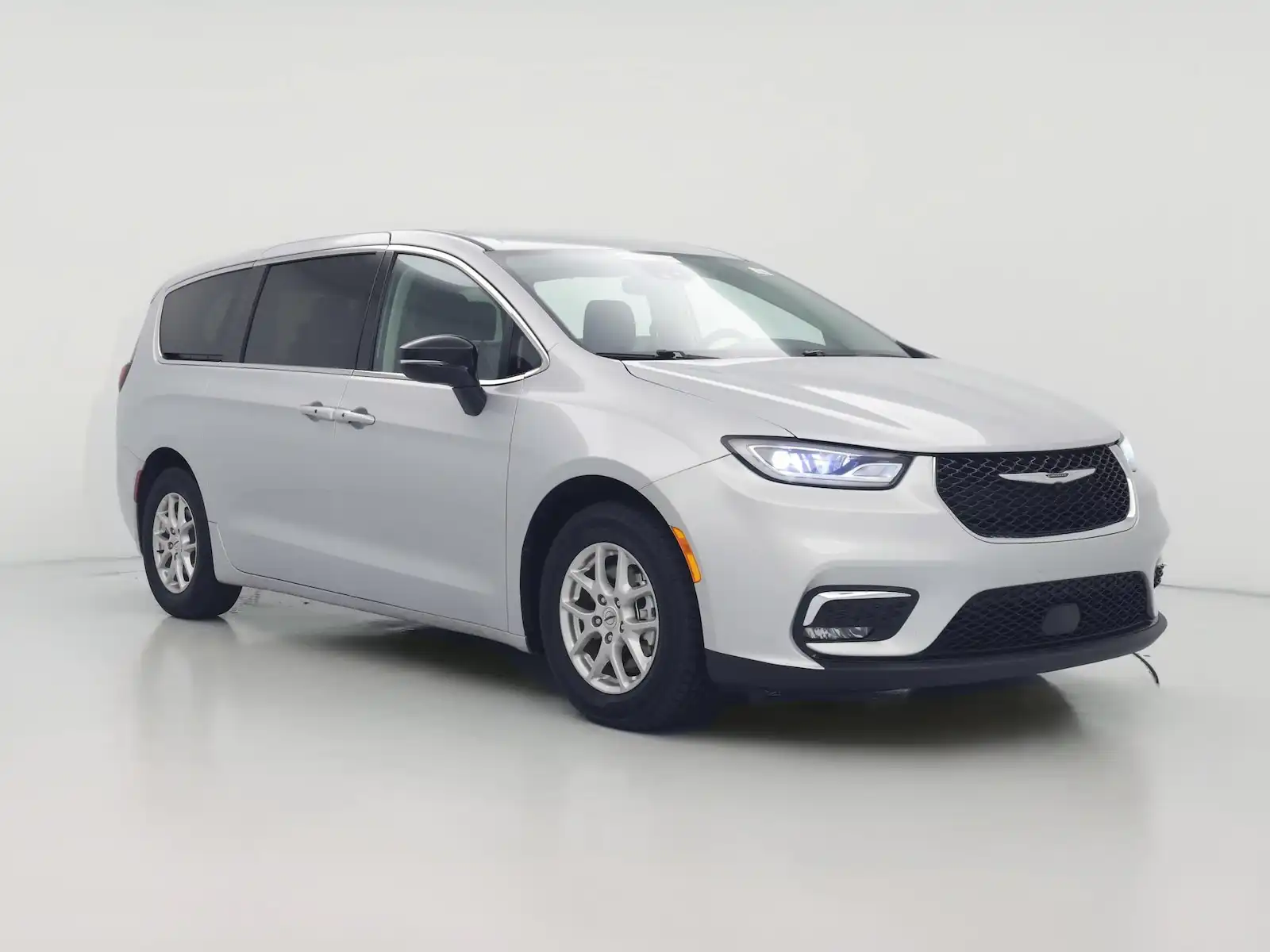 2024 Chrysler Pacifica Touring L's photo