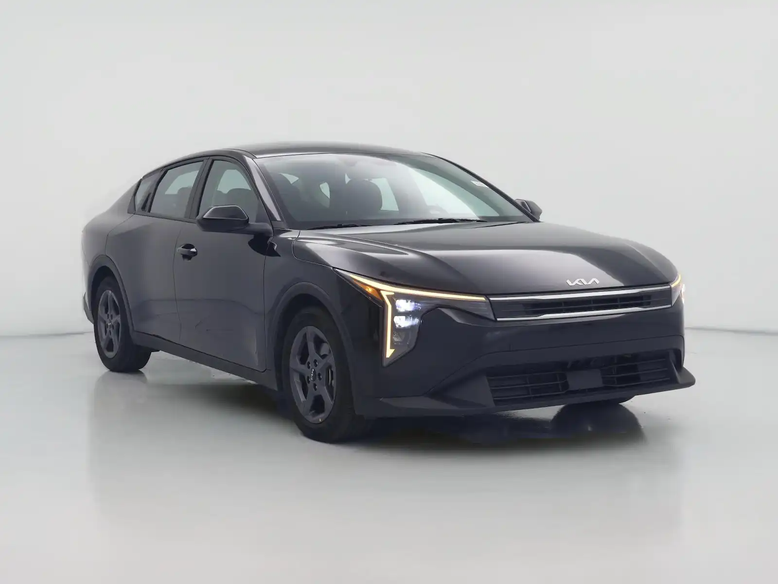 2025 Kia K4 LXS Auto's photo