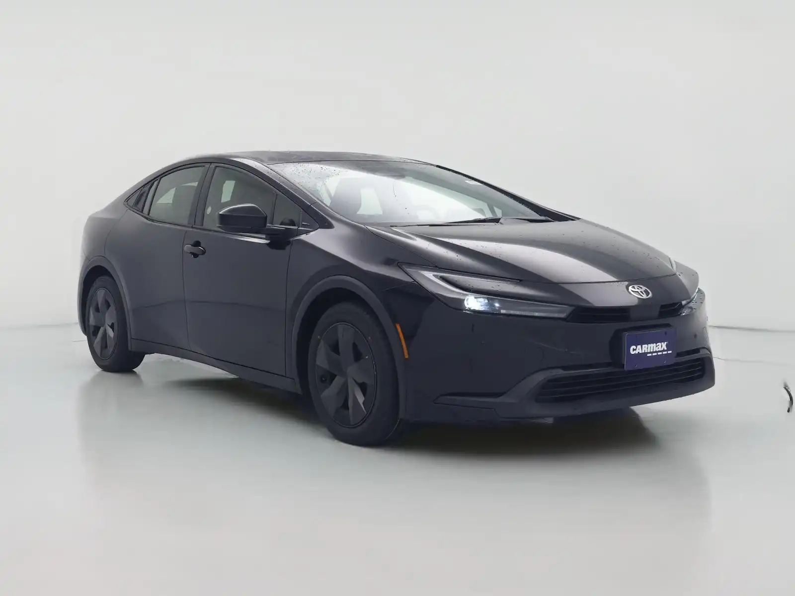 2025 Toyota Prius LE FWD's photo