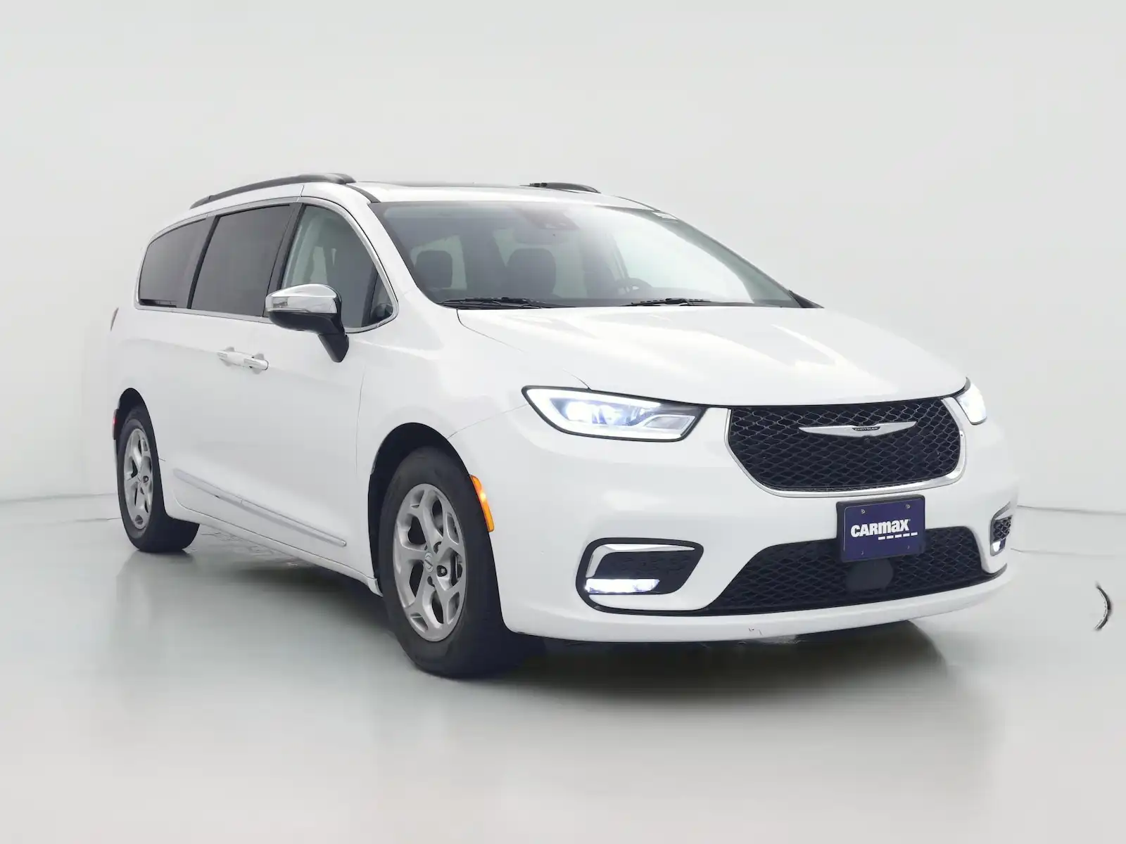 2023 Chrysler Pacifica Limited's photo