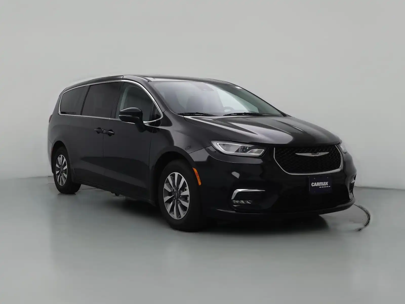 2024 Chrysler Pacifica Hybrid PHEV Select's photo