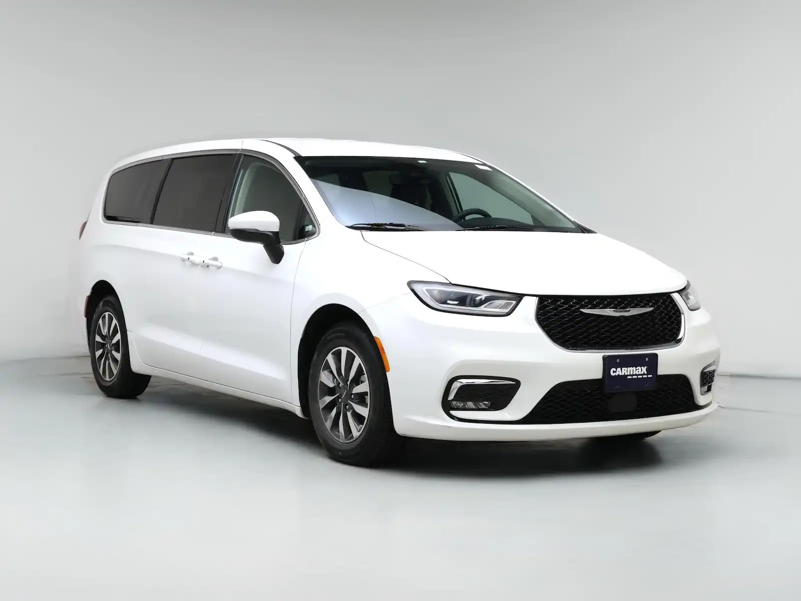 2023 Chrysler Pacifica Hybrid Touring L's photo