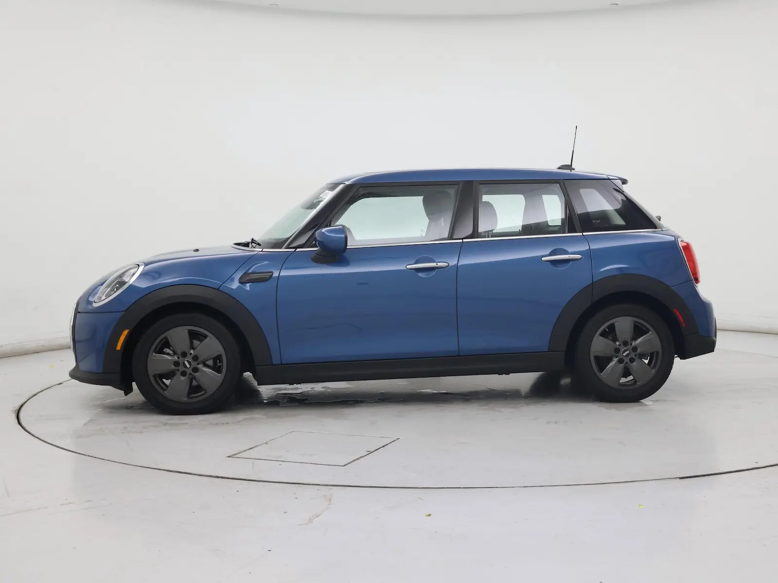 2024 MINI Hardtop Cooper photo 4