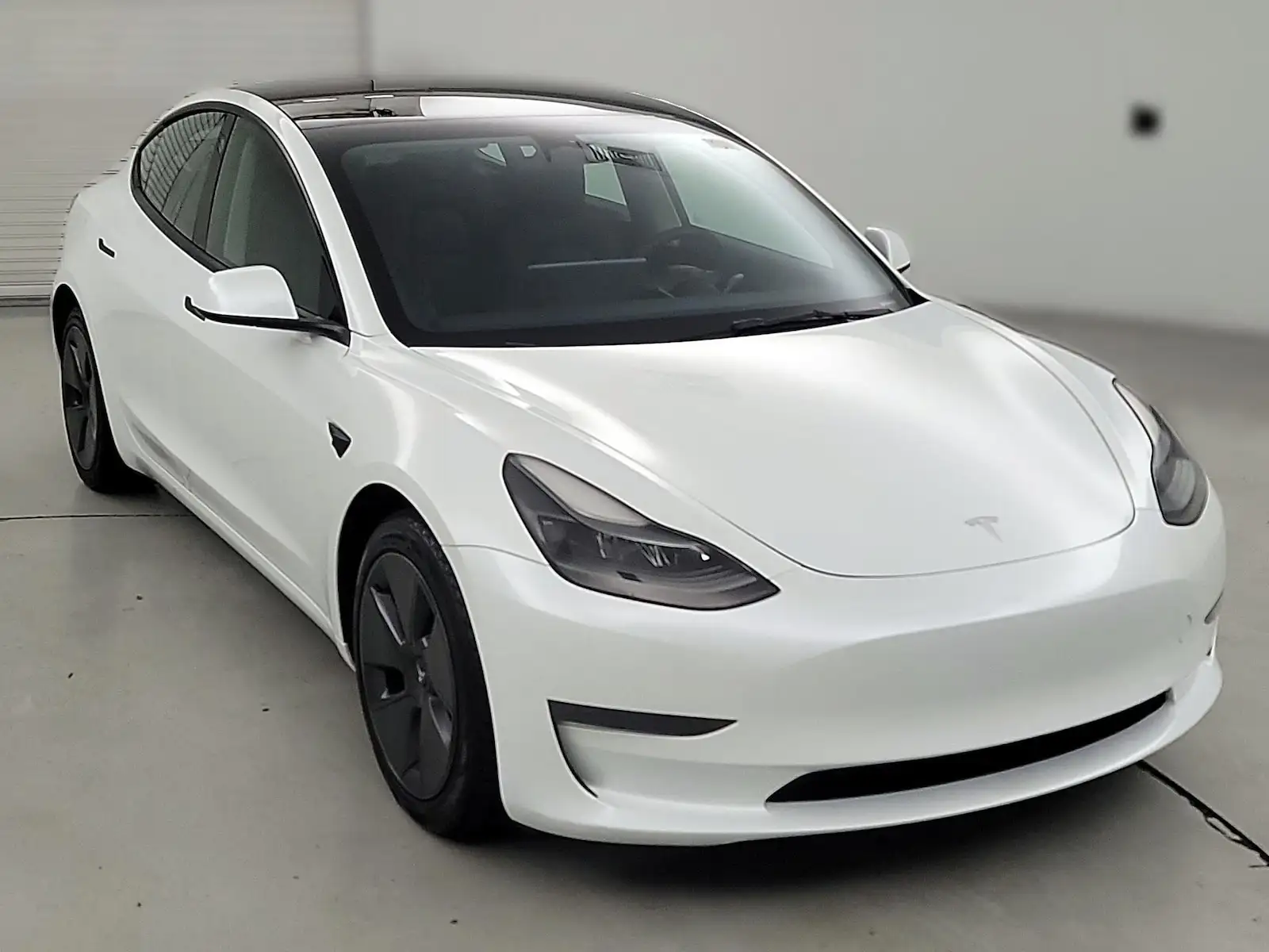 2023 Tesla Model 3 Base's photo
