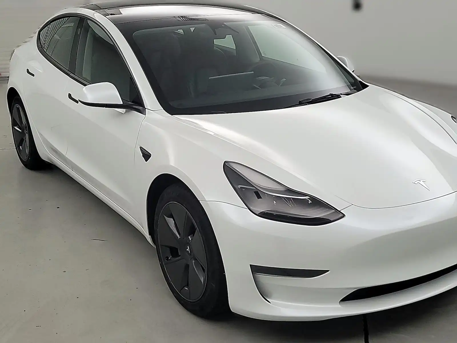 2023 Tesla Model 3 Base's photo