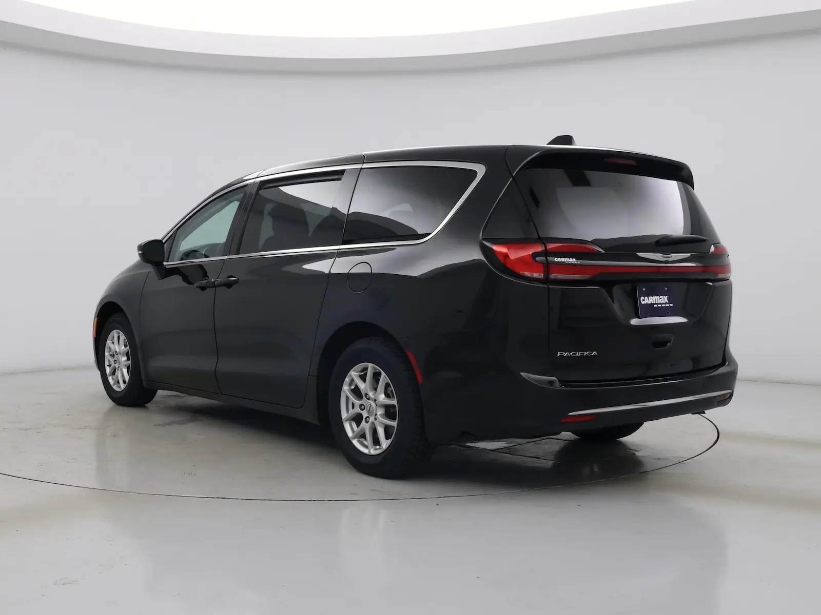 2023 Chrysler Pacifica Touring L photo 3