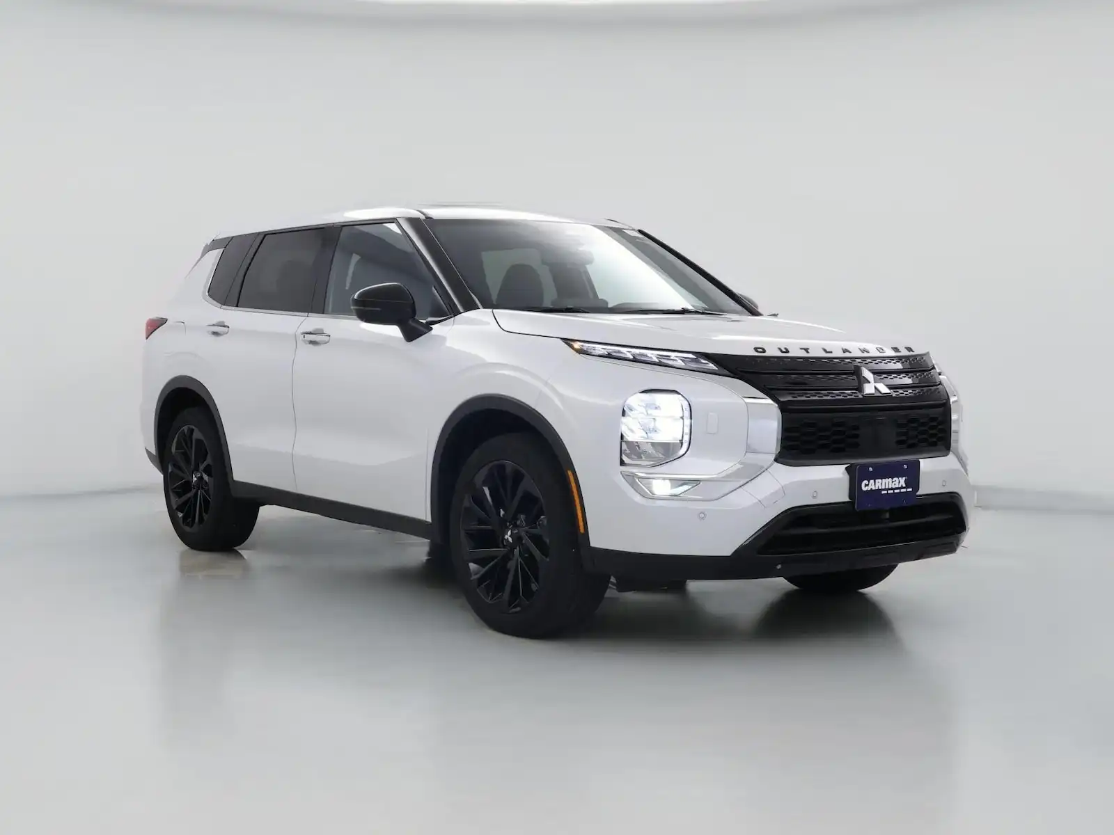 2024 Mitsubishi Outlander SE Black Edition w Pano S-AWC's photo