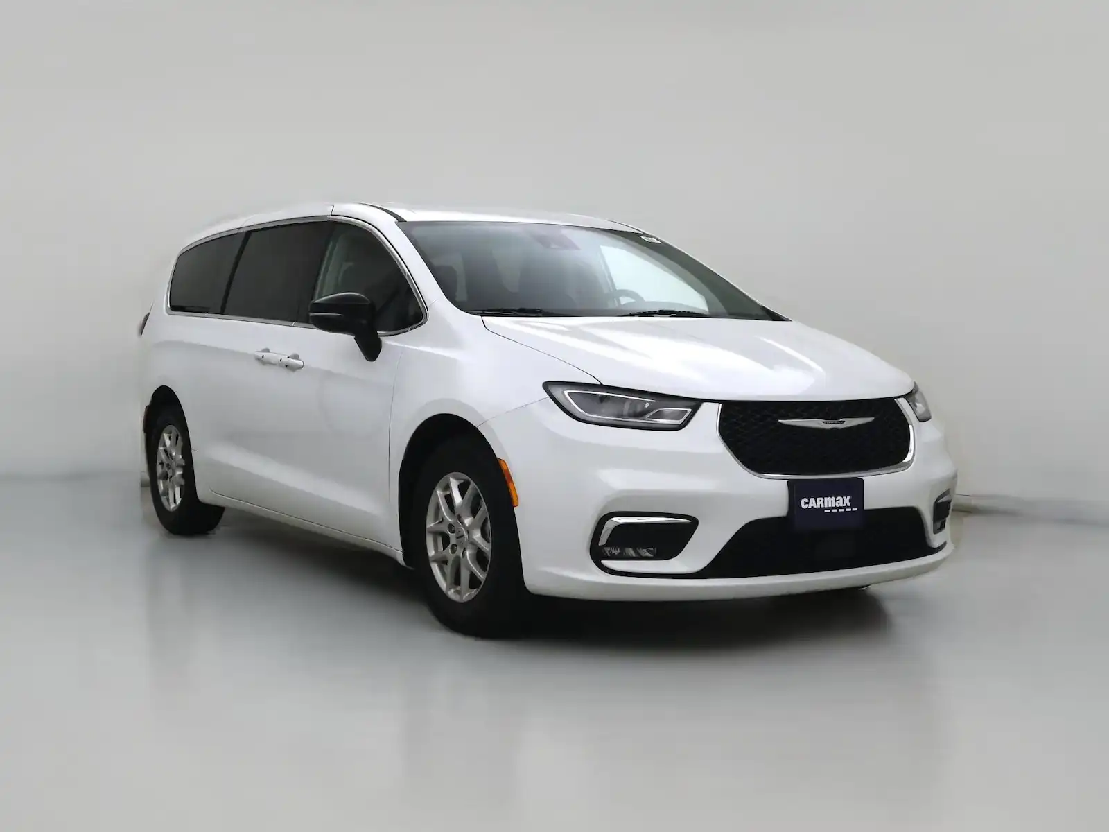 2024 Chrysler Pacifica Touring L's photo