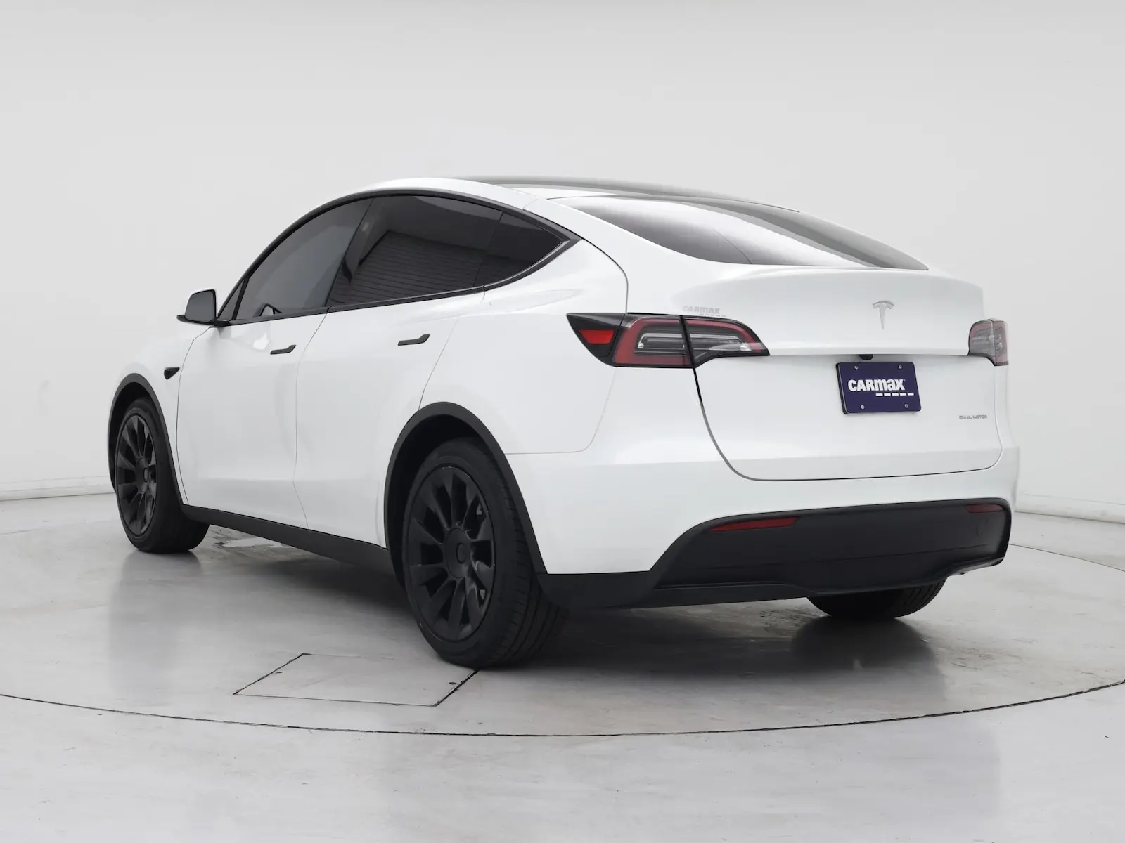 2024 Tesla Model Y Long Range photo 3