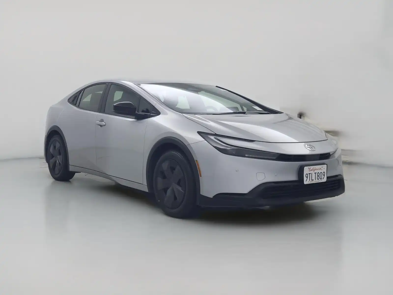 2025 Toyota Prius LE FWD's photo