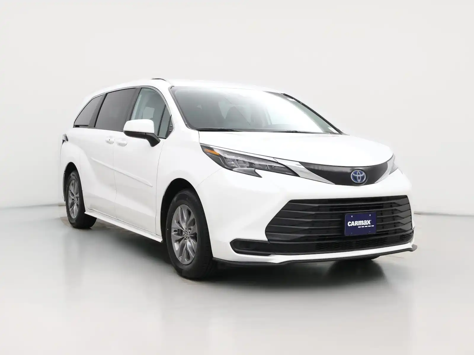 2024 Toyota Sienna LE 8-Passenger Hybrid AWD's photo