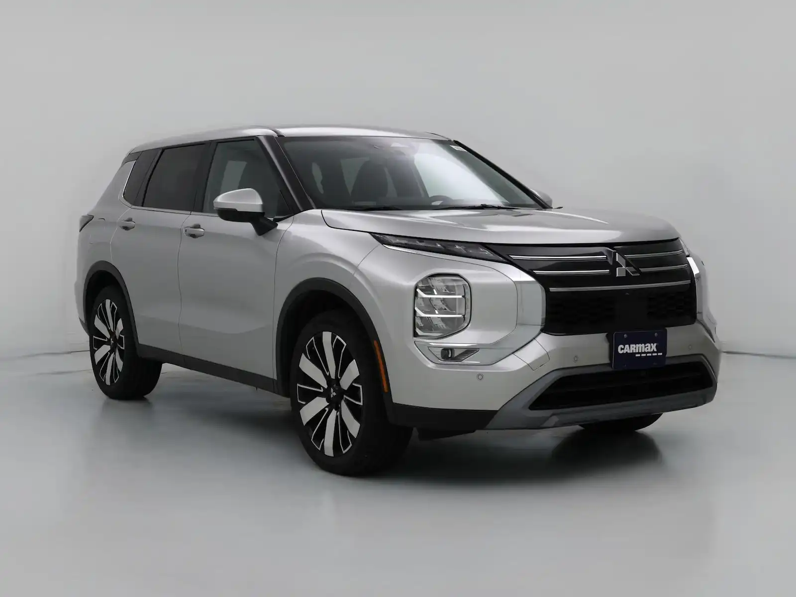 2025 Mitsubishi Outlander SE FWD's photo