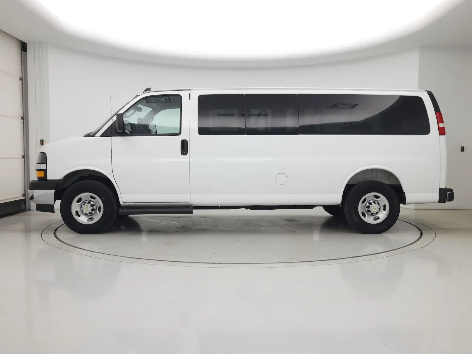 2025 Chevrolet Express LT 3500 Extended photo 4