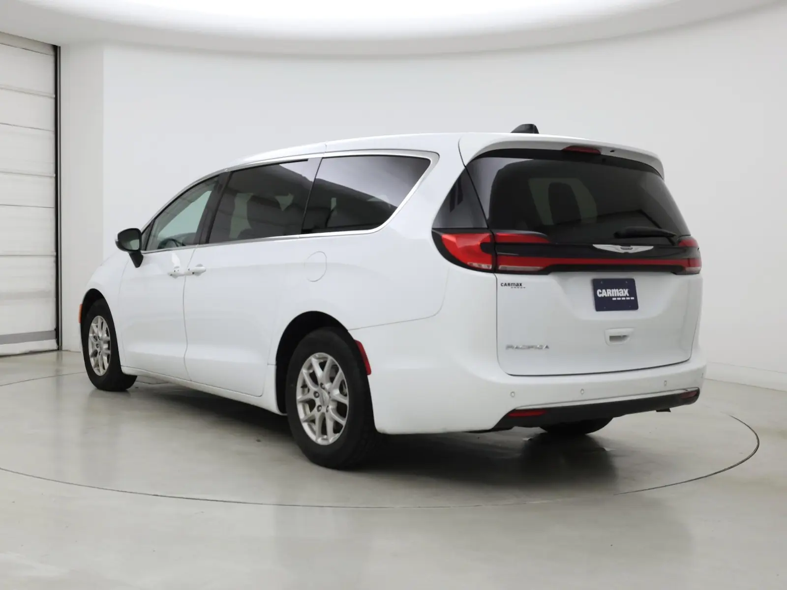 2023 Chrysler Pacifica Touring L photo 3