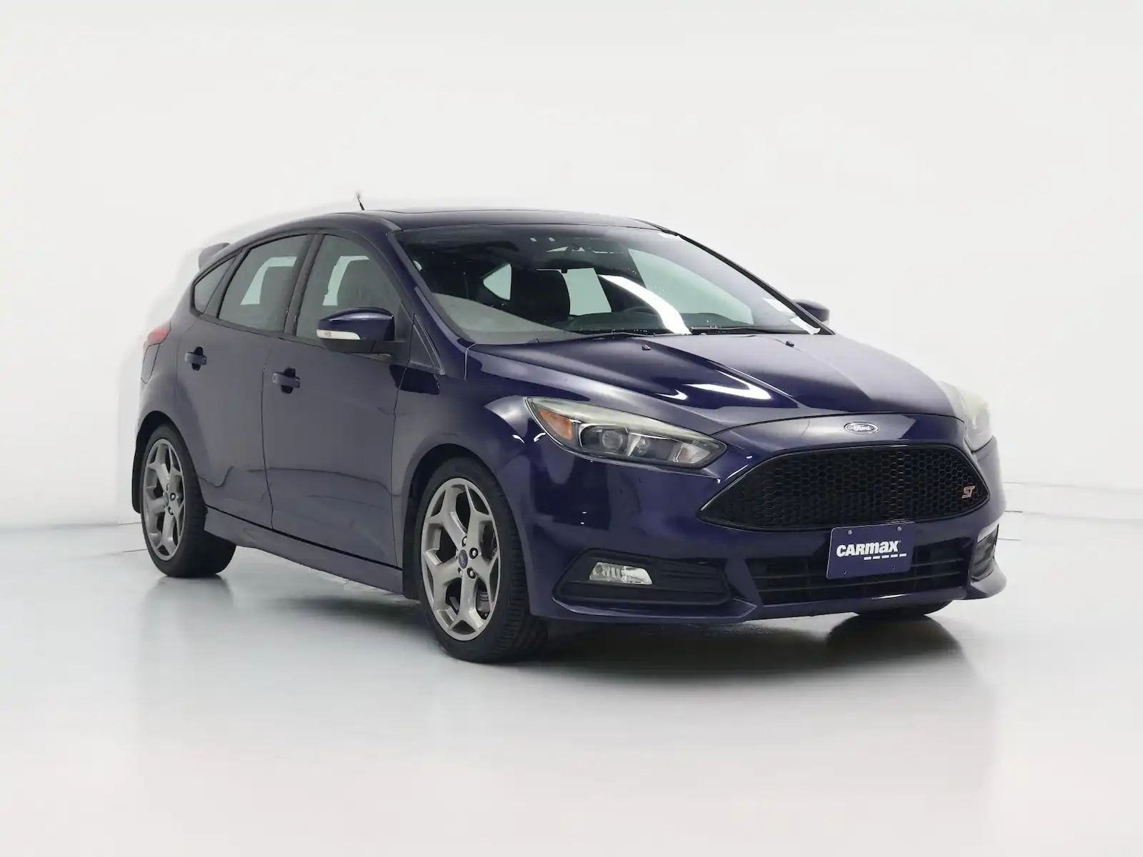 2017 Ford Focus ST Hatchback 5-Door's photo