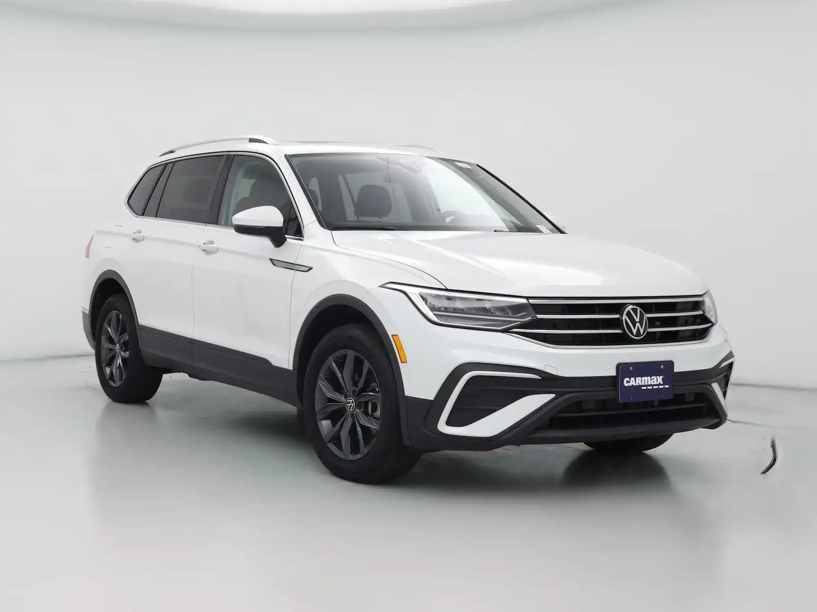 2023 Volkswagen Tiguan 2.0T SE's photo