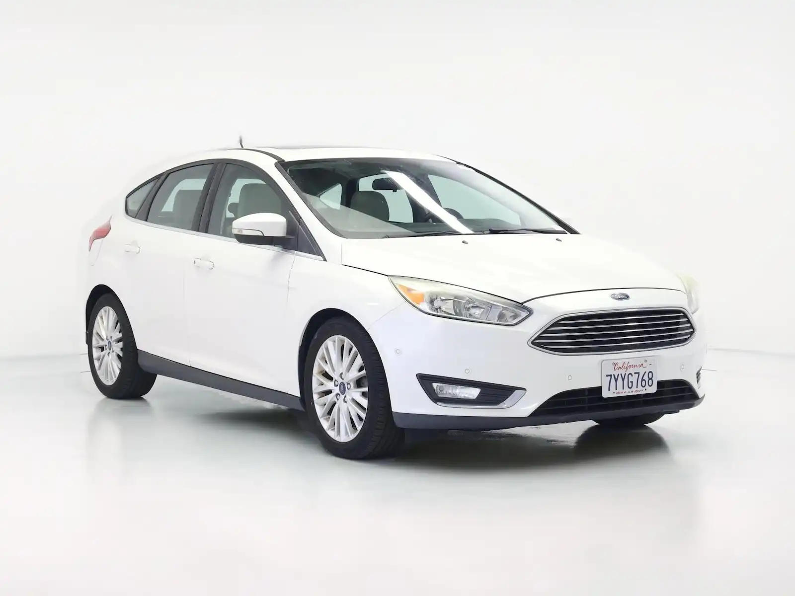 2016 Ford Focus Titanium Hatchback 5-Door's photo
