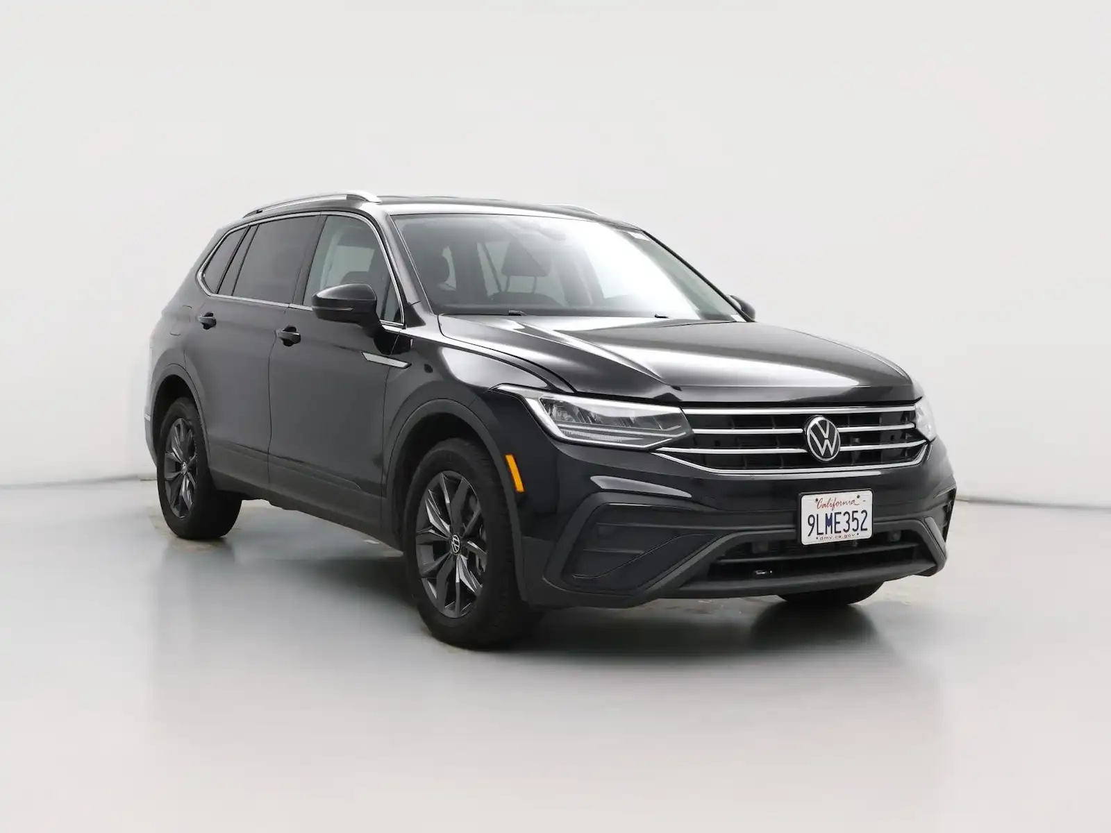 2024 Volkswagen Tiguan 2.0T SE's photo
