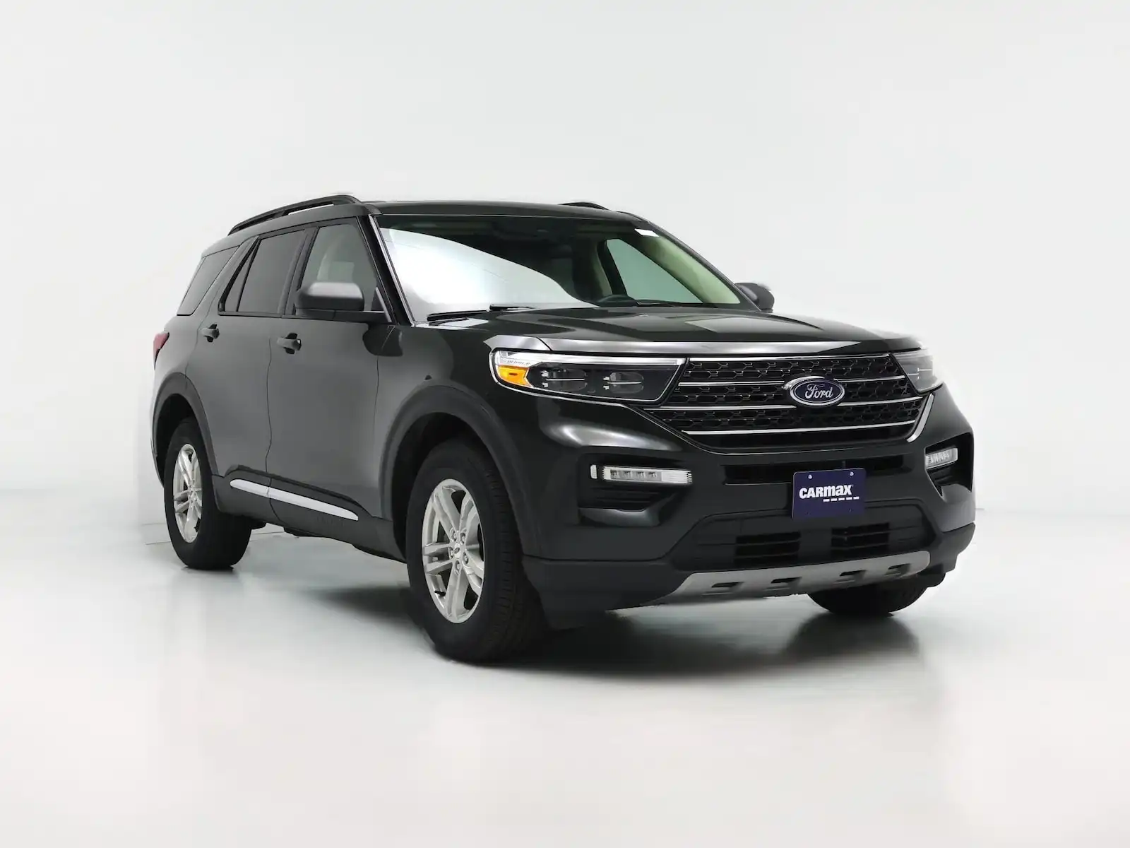 2023 Ford Explorer XLT 4WD's photo