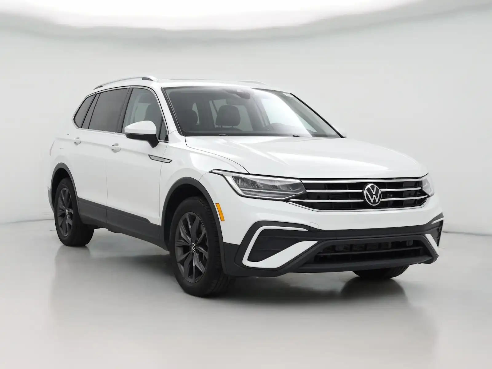2023 Volkswagen Tiguan 2.0T SE's photo