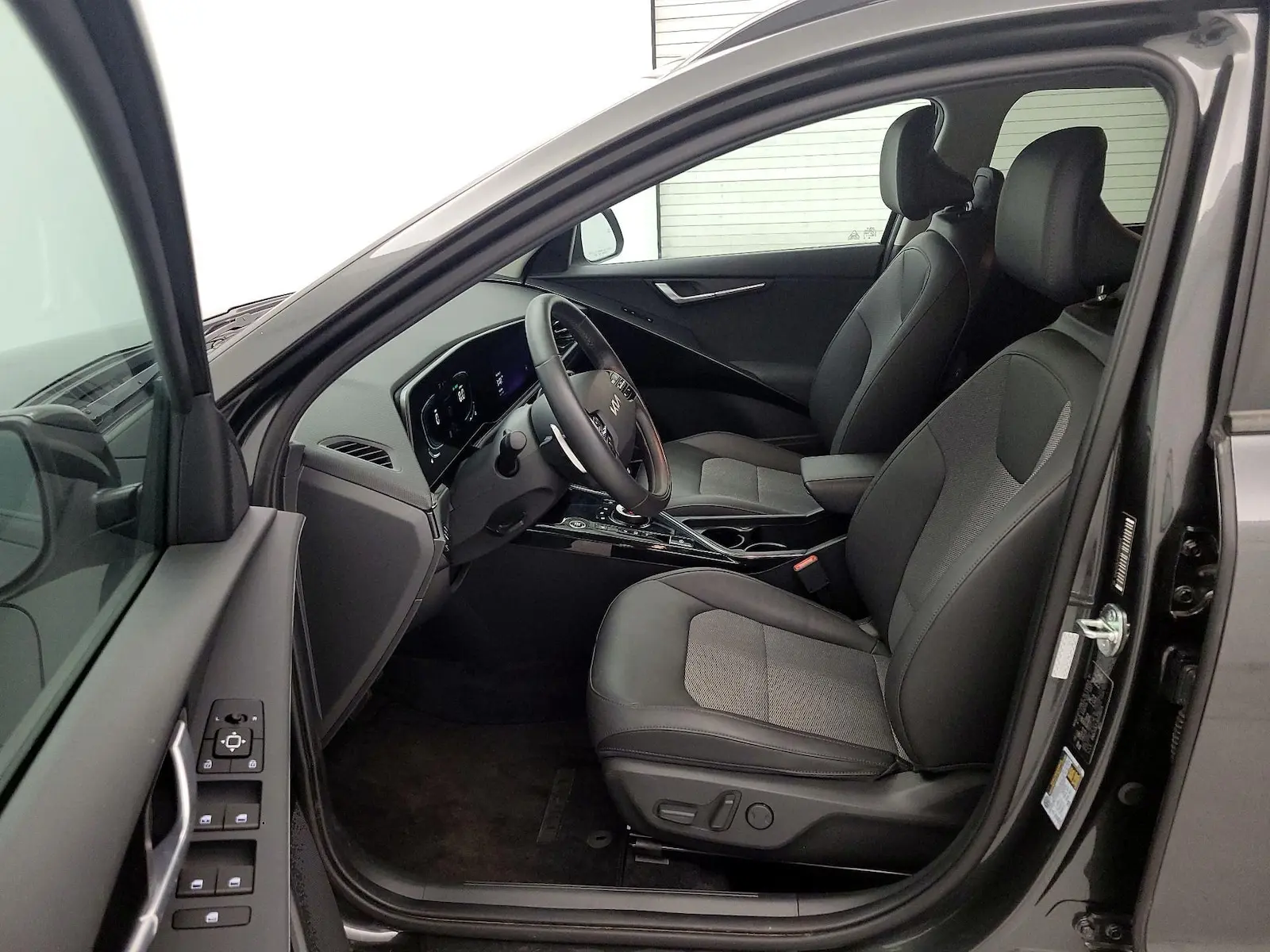 2024 Kia Niro PHEV EX photo 3