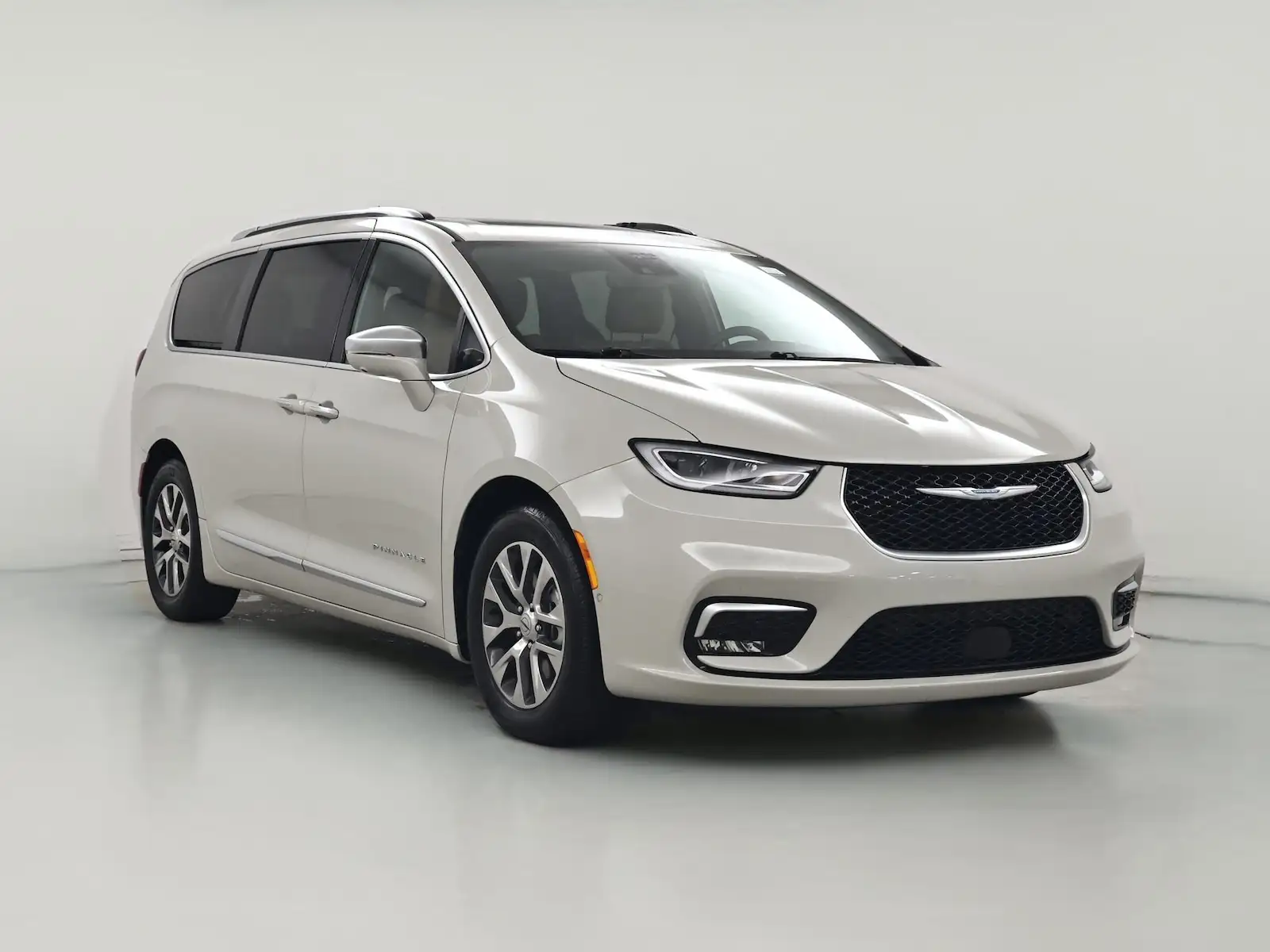 2021 Chrysler Pacifica Hybrid Pinnacle's photo