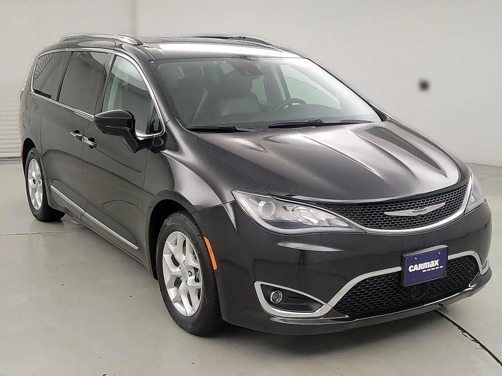 2017 Chrysler Pacifica Touring L Plus's photo