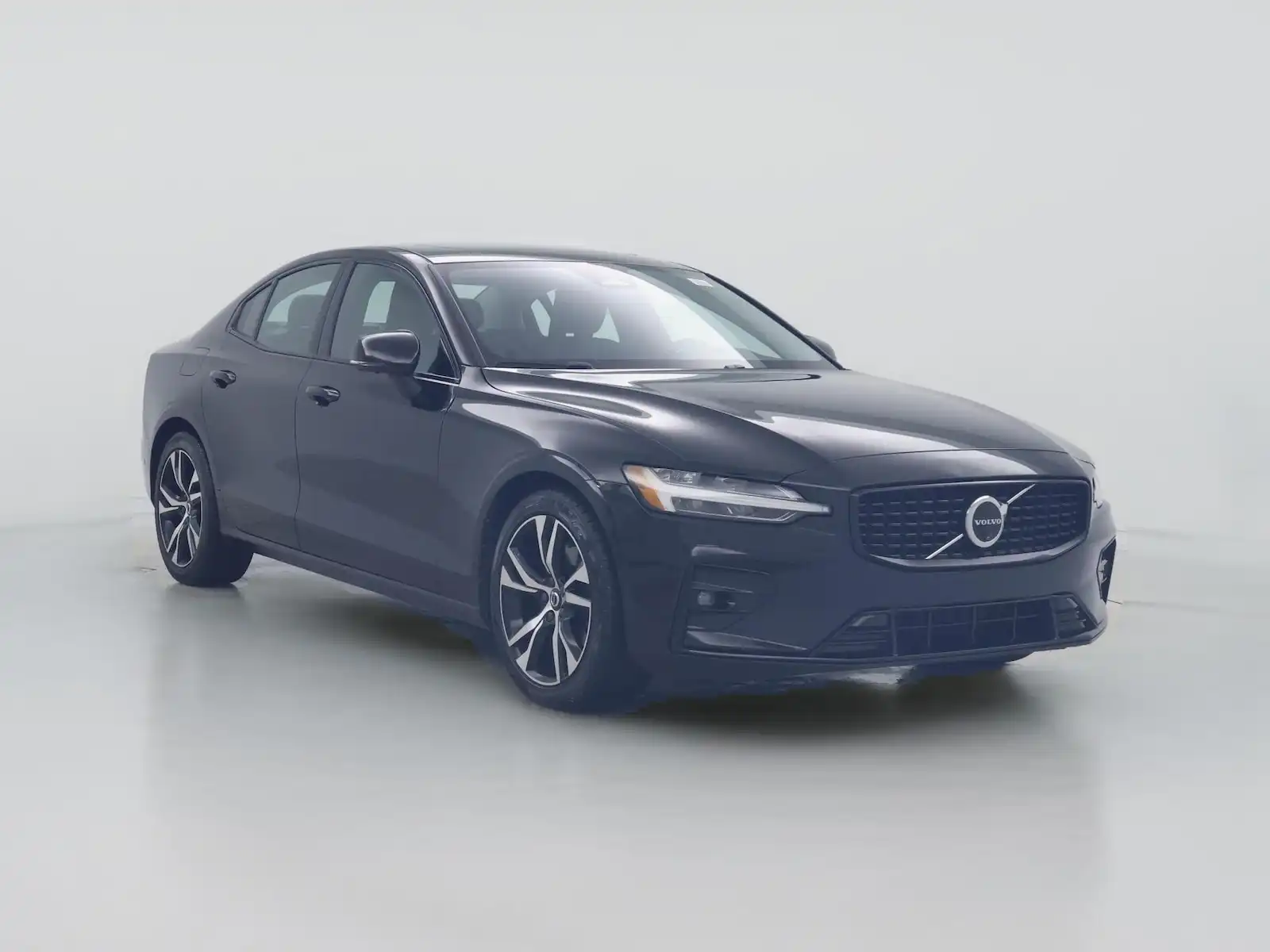 2024 Volvo S60 B5 Plus Dark Theme's photo